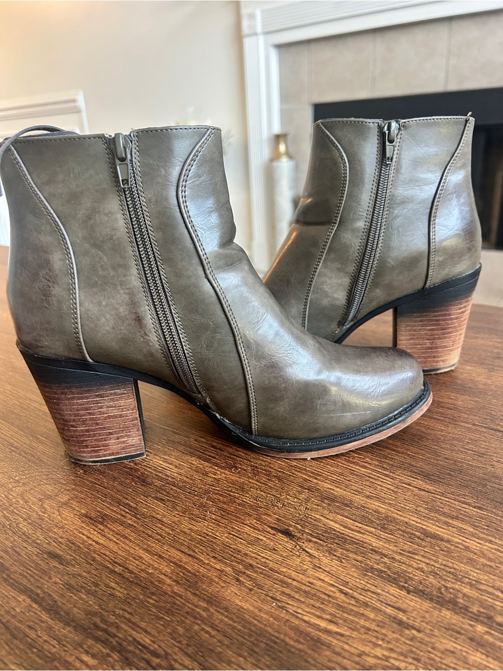 93 Vintage Women's Lace-Up Ankle Boot in Olive - Picture 5 of 6